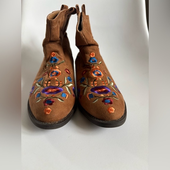 Mudd Cheyenne embroidered ankle bootie brown size 7 - Picture 4 of 8